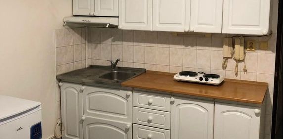 Na prenájom pekne rekonštruovaná garzonka na Vodnej ulici - Fotografia 2