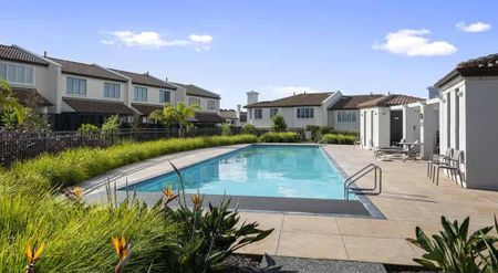 Stylish, High-Quality Townhouse in Albany’s Gated Community - Photo 3