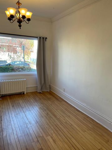 188 Carillion St - Photo 2