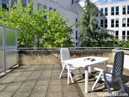 Logement à Paris, Location meublée - Photo 2