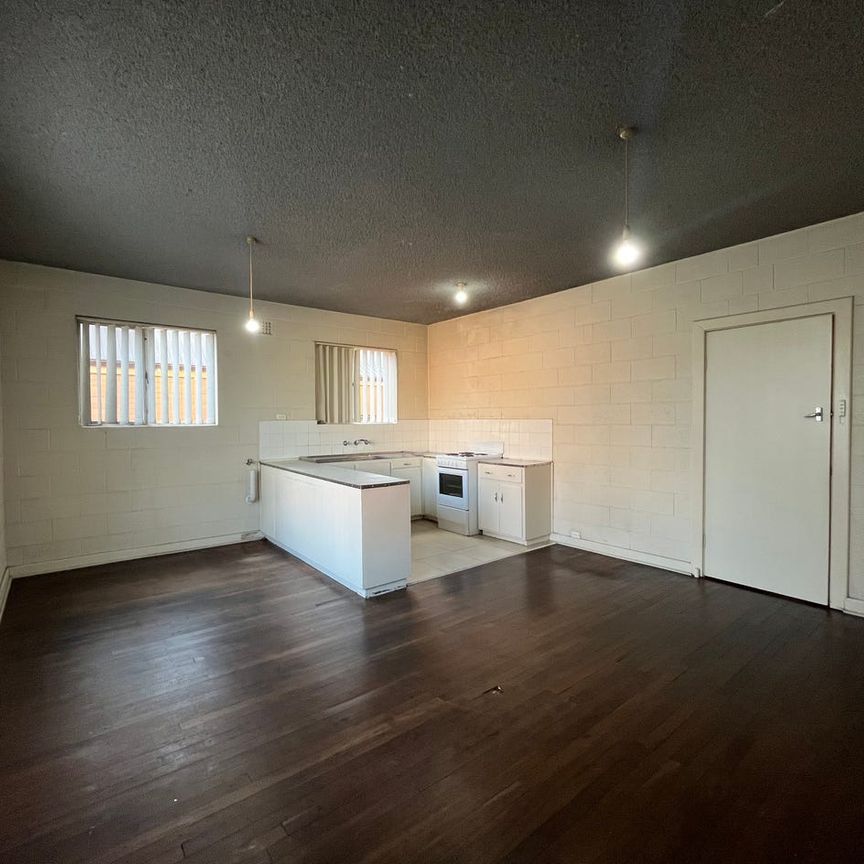 Comfortable Modern Style Unit close to CBD - Photo 1