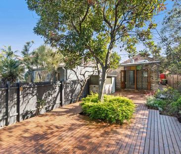 SUNNY AND SPACIOUS FREESTANDING COTTAGE - Photo 3