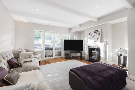 5 bedroom detached house to rent - Photo 2