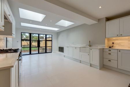 2 bedroom semi-detached house to rent - Photo 5