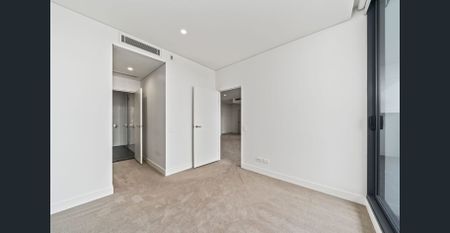MODERN SPACIOUS TWO-BEDROOM APARTMENT IN THE HEART OF ROSEBERY - Photo 2