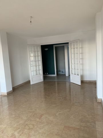 T3 avec une seule chambre 29 rempart st pierre - Photo 5