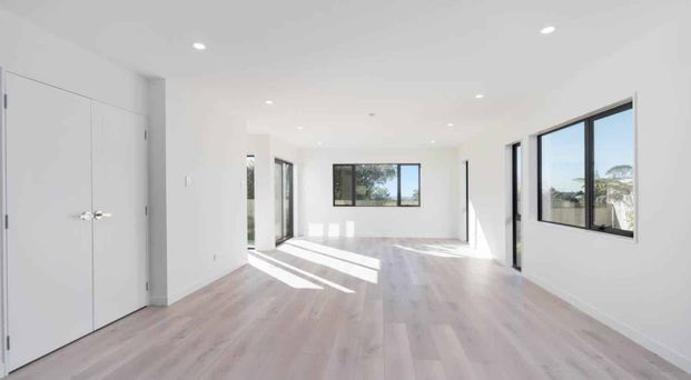 Moderm 3 bedrooms house in Glen Eden - Photo 1