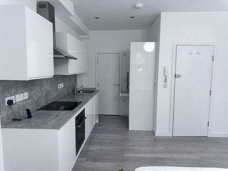 Studio Flat To Let - HP13 - Photo 4