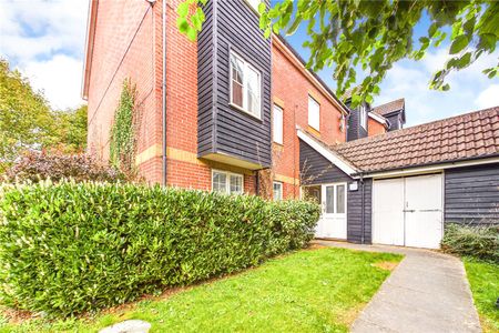 Gould Close, Newbury, Berkshire, RG14 - Photo 4