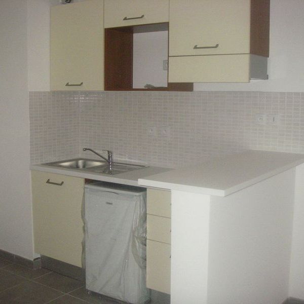 Location Appartement 2 pièces 40m² ST DENIS 97400 - Photo 1