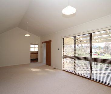 18 Feakes Place, Campbell ACT 2612 - House For Rent | Domain - Photo 5
