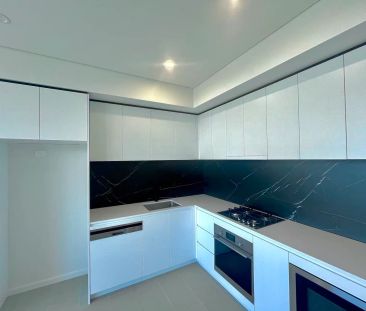 Resort Livingstyle Top Level Brand NEW One Bedder plus Study Room i... - Photo 6