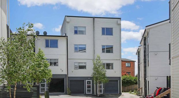 Prime Location! - Photo 1