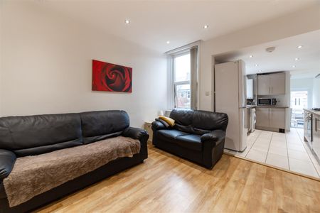 5 bed maisonette to rent in Warwick Street, Heaton, NE6 - Photo 2