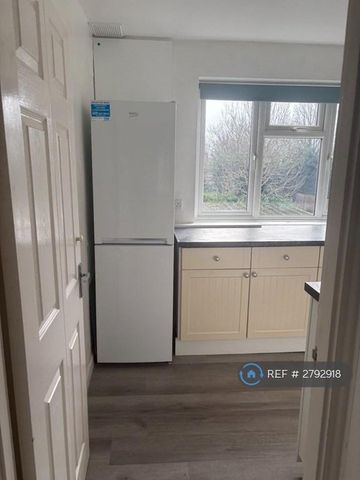 2 bedroom maisonette to rent - Photo 4