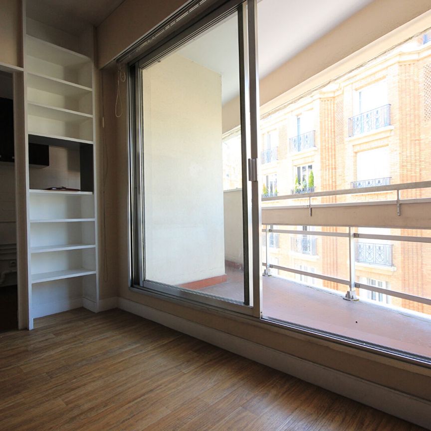 Appartement a louer Paris - Loyer €909/mois charges comprises ** - Photo 1