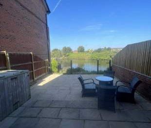 4 bedroom property to rent in Warrington - Photo 2