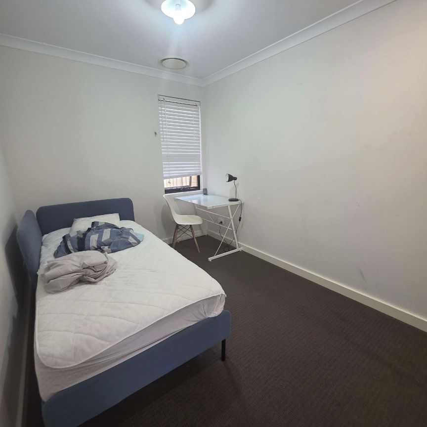 Queens Park - Photo 1