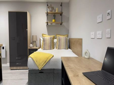 Platinum Studio - Photo 5