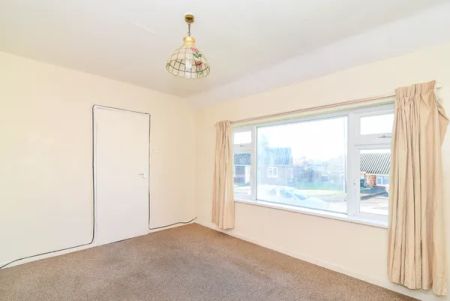 Ellsdon, Worcester, WR5 - Photo 2