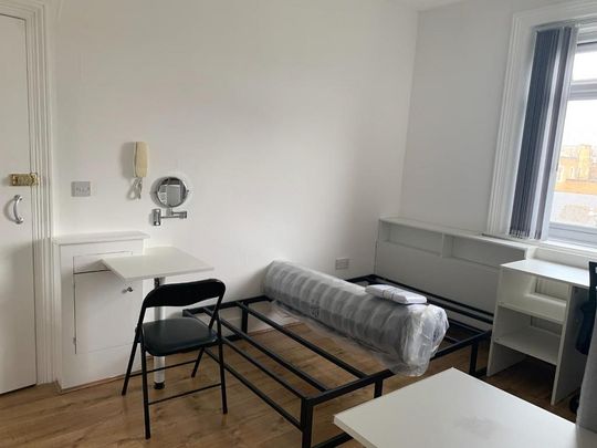 Studio to rent - Photo 1
