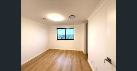 Brand New 5-Bed Home with a Large Backyard in Cobbitty - Photo 4