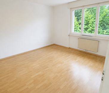 Spacieux 3,5 pièces à Fribourg – Vue sur la verdure, balcon et gara... - Photo 2