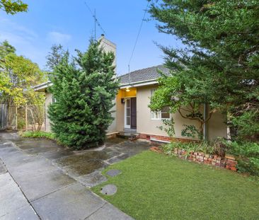 Comfortable Family Living in Prime Ashwood Location - Photo 6