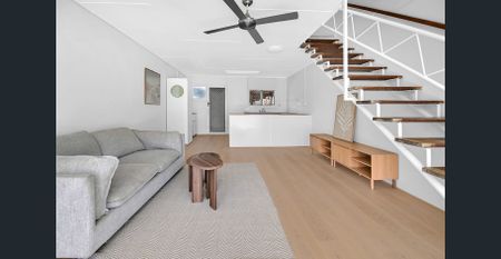 Prime Broadbeach Living – Steps from the Sand & Lifestyle Precinct - Furnished - Photo 3