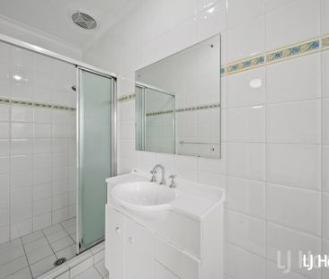 Big 4 Bedroom Ensuite House With Tandem Garage - Photo 1