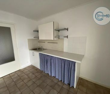 Location Appartement 1 pièce 21m² ST LAURENT DU VAR 06700 - Photo 2