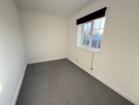 St. Michaels Court, Tettenhall , Wolverhampton - Photo 4