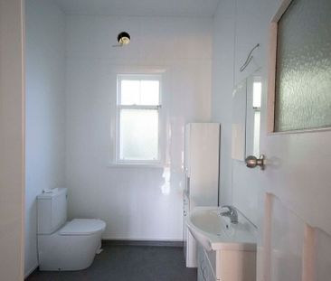 Stunning harbour views, sunny close shops etc - Photo 4