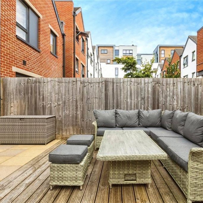 3 bedroom terraced house to rent - Photo 1