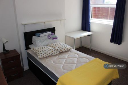 1 bedroom in a house share to rent - Photo 5