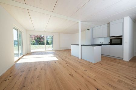 Moderne 2.5-Zimmer-Wohnung mit Holzboden und ländlicher Aussicht - Foto 5