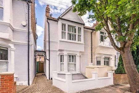 5 bedroom semi-detached house to rent - Photo 3