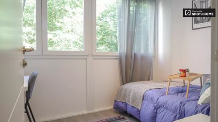 4-bedroom apartment for rent in Aluche perfect for professionals and students - Photo 4