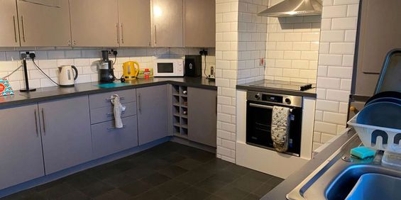 🏡 4-Bed House Share | Morley | Great Location Room 4 - Photo 3