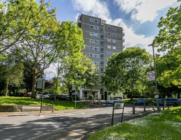2 Bed Flat, Wanborough Drive, SW15 - Photo 1