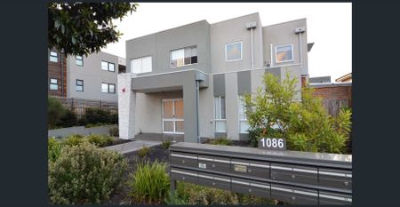 Low maintenance living! - Photo 5