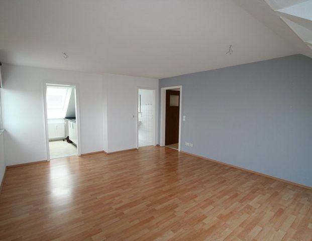 Junges Wohnen im urgemütlichen Dachgeschoß! - Photo 1