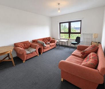 3 bedroom flat to rent - Photo 2