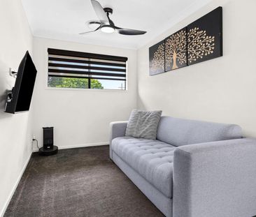 Modern Family Home - Your Perfect Retreat - Photo 5