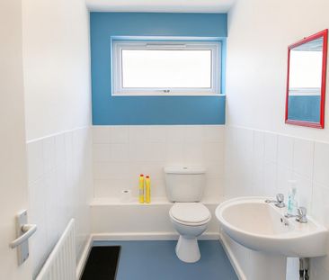 8 bedroom Flat To Let Total Size: 2918 SQ FT - Photo 1