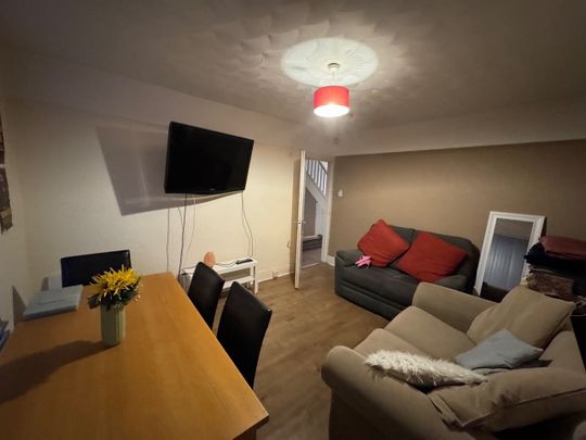 4 Bed Semi-Detached House, Brentbridge Road, M14 - Photo 1