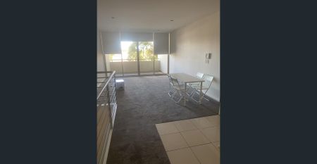 Fully Furnished-Stylish Apartment & Comfort Meets Convenience in the Heart of Mascot!Available From 01/12/2025 To 05/02/2026. - Photo 3