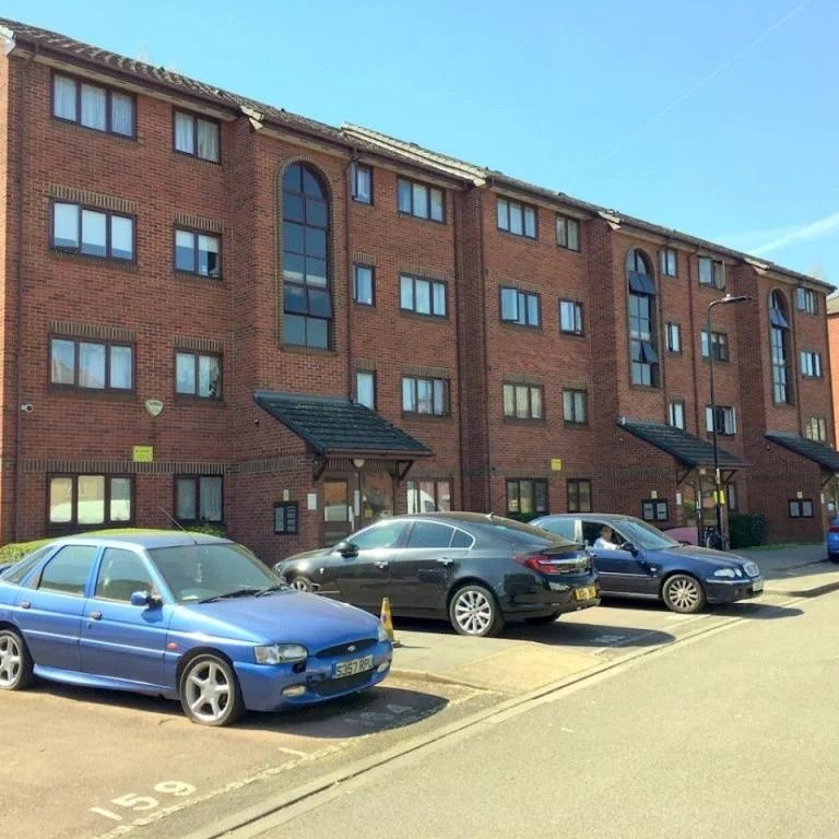 2 Bed Flat, Cotton Avenue, W3 - Photo 1