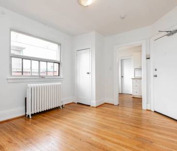 492 MONTROSE AVE. UNIT 11 - Studio/1Bath, Steps from TTC, *UTLS FREE* - Photo 4