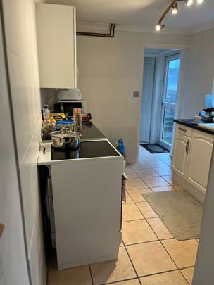 Room in a Shared House, Priory Road, CR0 - Photo 1